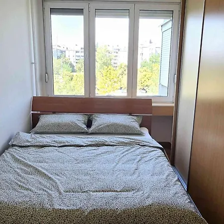 10 Apartment *