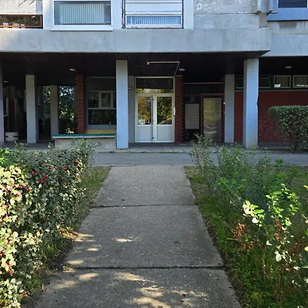 10 Apartment *